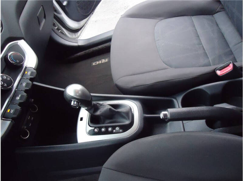 2016 Kia Rio 5-Door LX