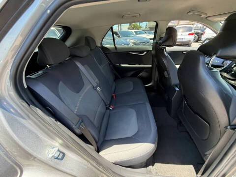 2023 Kia Niro LX