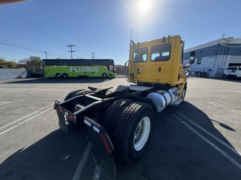 2020 Freightliner Cascadia