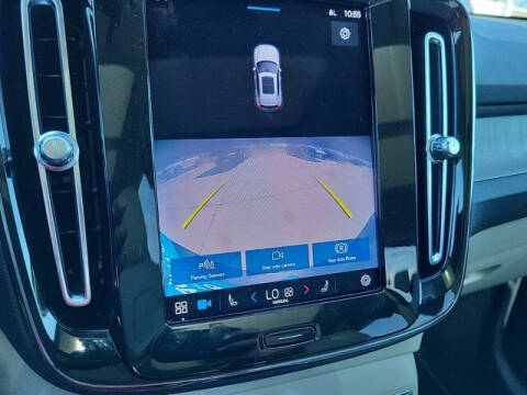 2023 Volvo XC40 B5 Plus Bright Theme