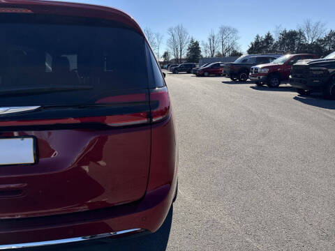 2026 Chrysler Pacifica Select