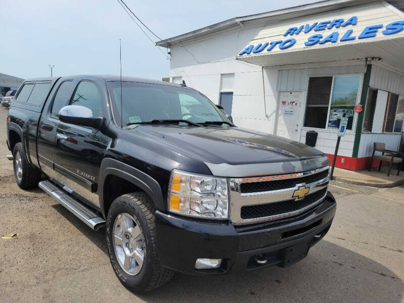 2011 Chevrolet Silverado 1500 for sale at Rivera Auto Sales LLC in Saint Paul MN