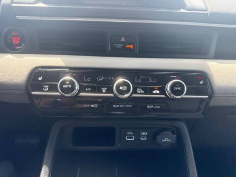 2023 Honda Pilot EX-L w/Rear Captain's Chairs