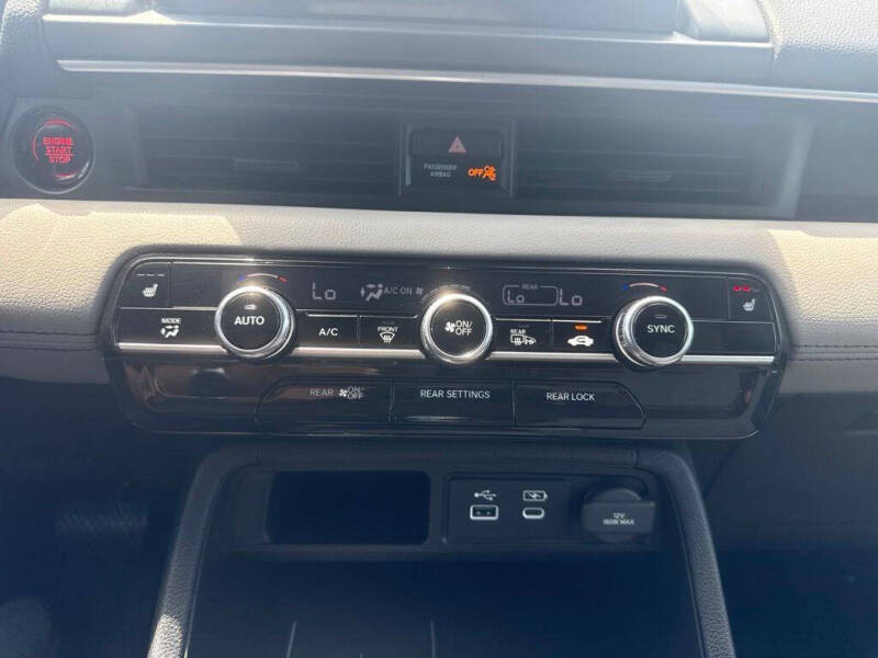 2023 Honda Pilot EX-L w/Rear Captain's Chairs