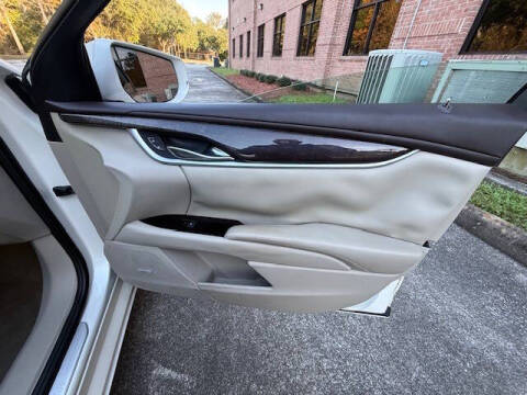 2013 Cadillac XTS Luxury Collection