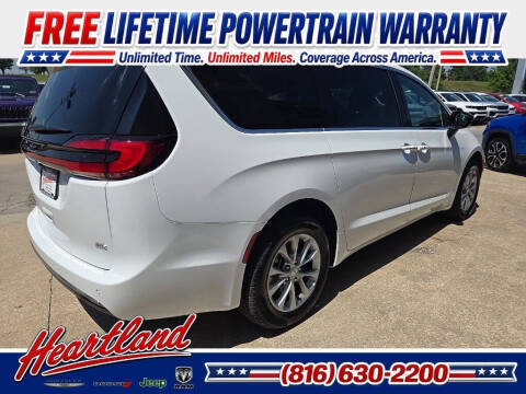 2027 Chrysler Pacifica Select