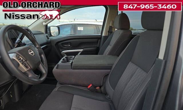 2023 Nissan Titan SV