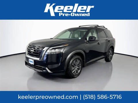 2022 Nissan Pathfinder SV