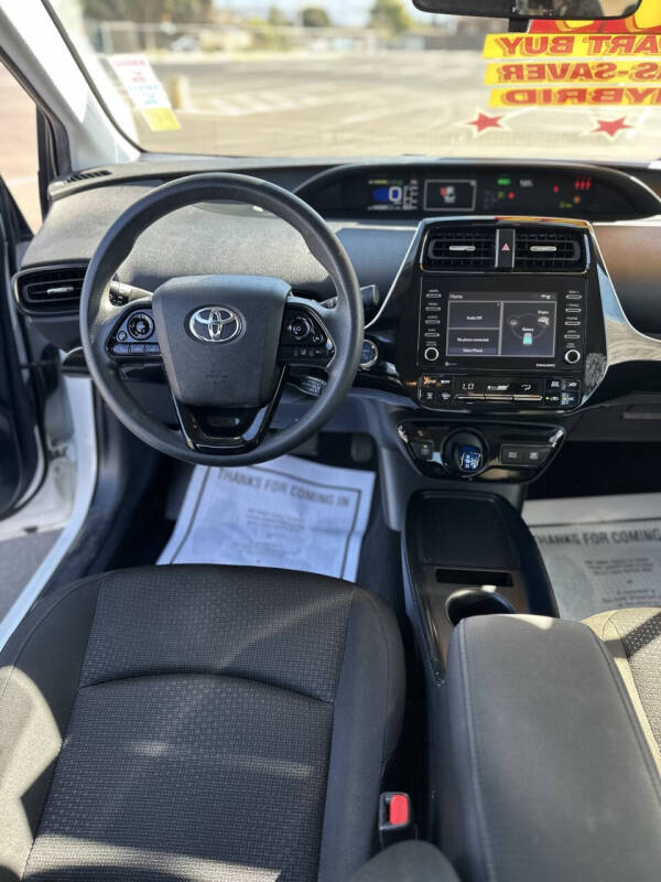 2022 Toyota Prius LE