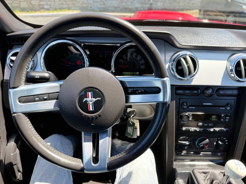 2005 Ford Mustang GT Deluxe