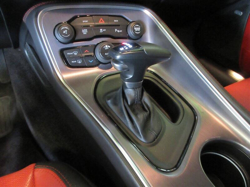2016 Dodge Challenger 392 HEMI Scat Pack Shaker
