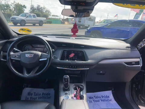 2020 Cadillac XT4 Premium Luxury