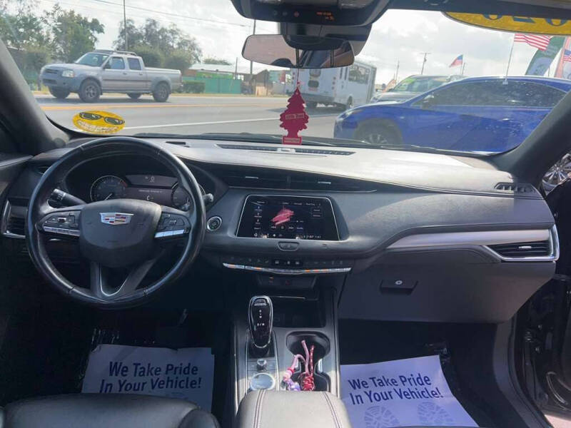 2020 Cadillac XT4 Premium Luxury