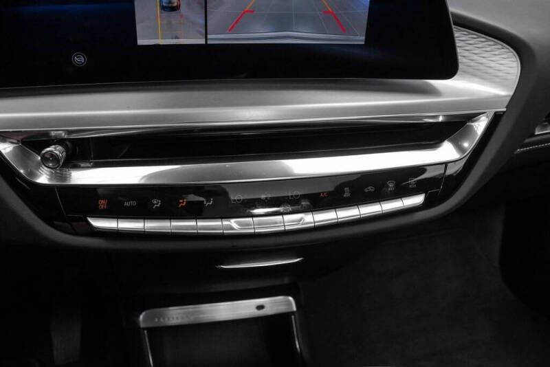 2024 Cadillac LYRIQ Luxury 3