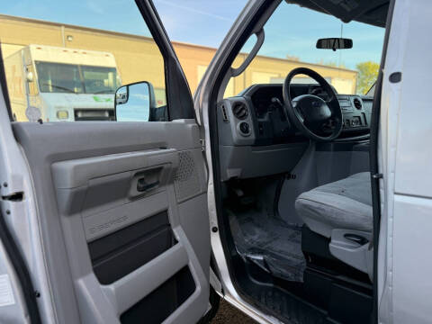 2011 Ford E-Series E-350 SD XLT
