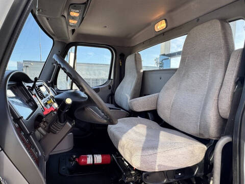 2017 Freightliner M2 106