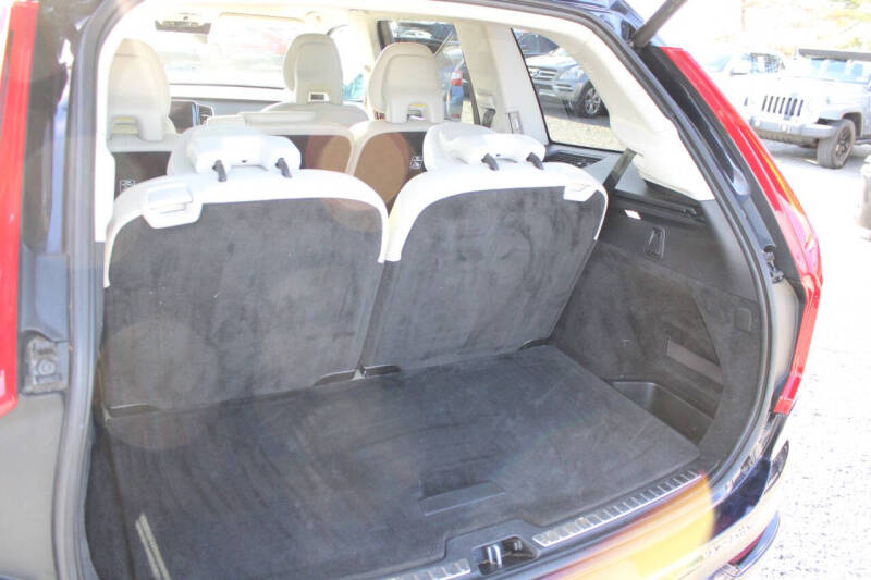 2016 Volvo XC90 T6 Momentum