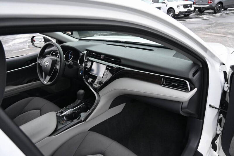 2019 Toyota Camry Hybrid LE