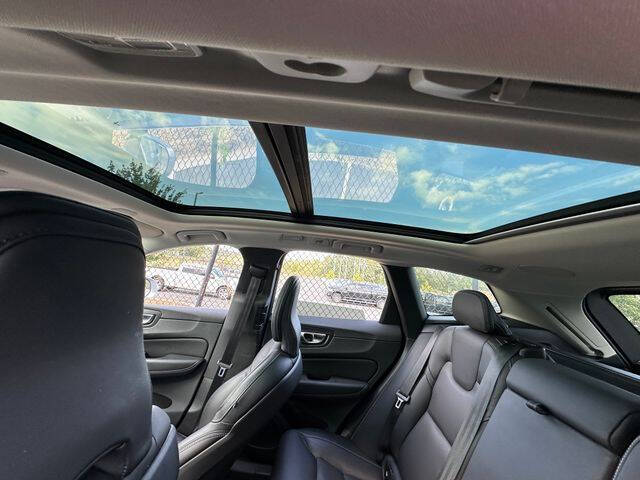 2023 Volvo XC60 B5 Ultimate Bright Theme