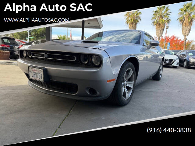 2015 Dodge Challenger SXT's photo