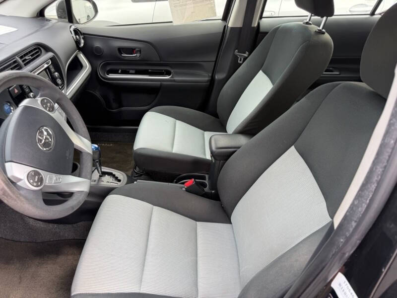 2016 Toyota Prius c Three