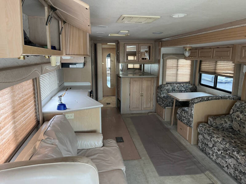 1998 Freightliner XC Chassis