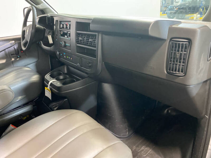 2025 Chevrolet Express 2500