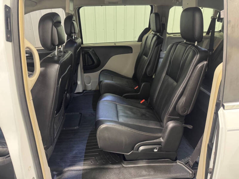 2015 Chrysler Town and Country Touring-L