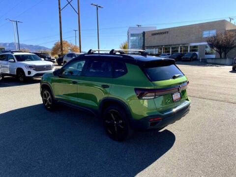 2025 Volkswagen Taos SE Black 4Motion