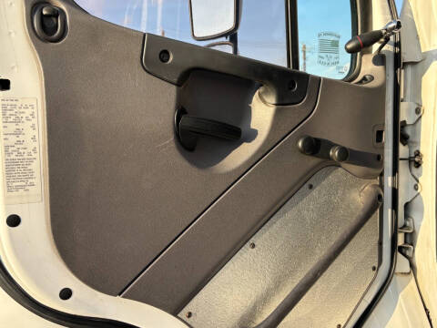 2015 Freightliner M2 106