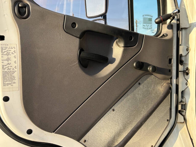2015 Freightliner M2 106