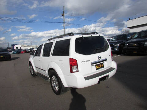 2010 Nissan Pathfinder LE