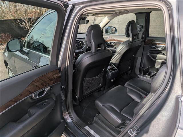 2016 Volvo XC90 T6 Momentum