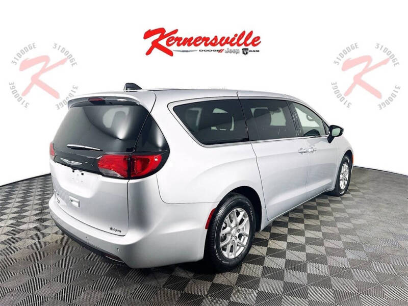 2026 Chrysler Voyager LX