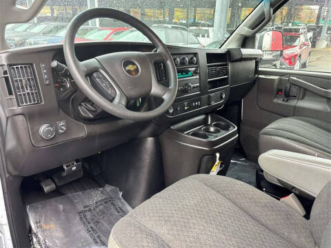 2024 Chevrolet Express 2500