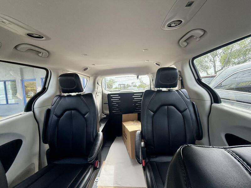 2024 Chrysler Pacifica Touring L