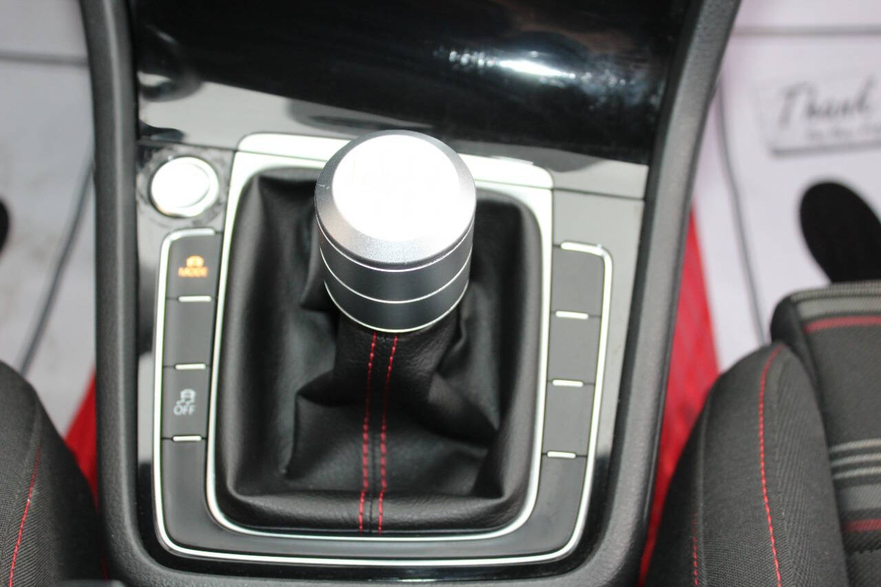 VolkswagenGolf GTI27