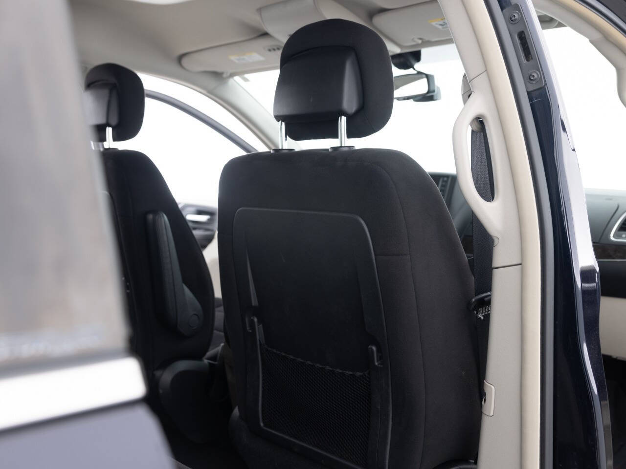 Used Car 2011 Chrysler Town And Country  Touring 4dr Mini Van For Sale Under $10,000 In Coal City, Illinois