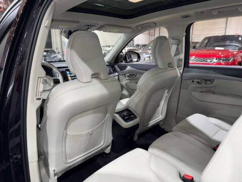 2022 Volvo XC90 T5 Momentum