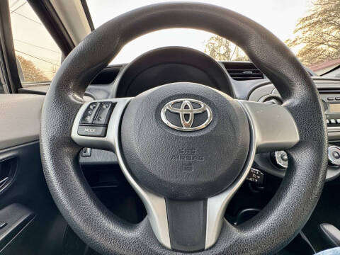 2013 Toyota Yaris 5-Door LE