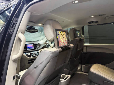 2017 Chrysler Pacifica Touring-L Plus