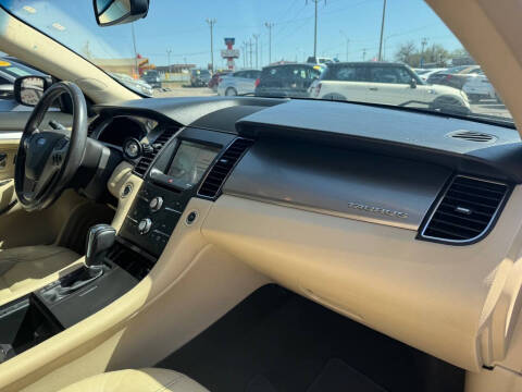 2016 Ford Taurus SEL