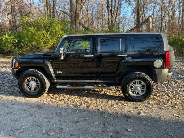 2008 HUMMER H3 for sale at The Car Mart in Milford IN