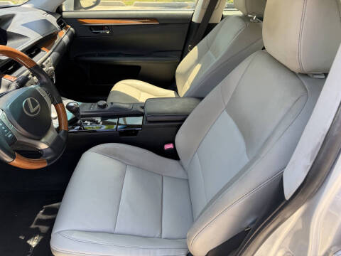2013 Lexus ES 300h