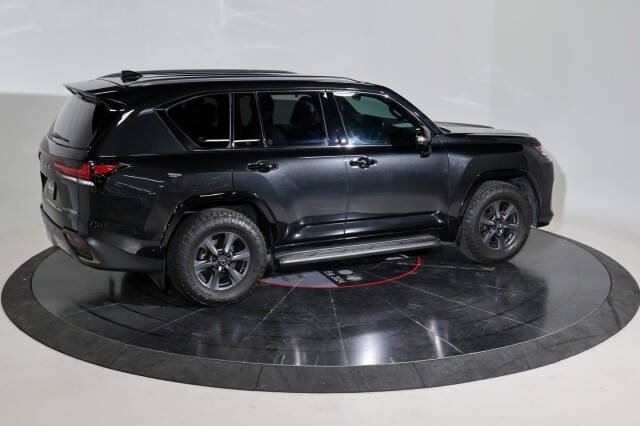 2025 Lexus LX 700h Overtrail