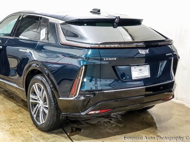 2025 Cadillac LYRIQ Luxury 2