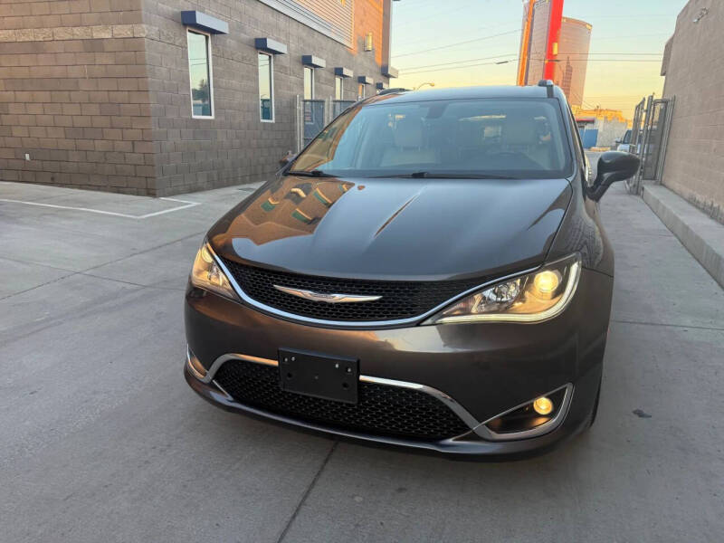 2017 Chrysler Pacifica Touring-L Plus