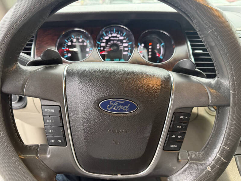 2011 Ford Taurus SEL