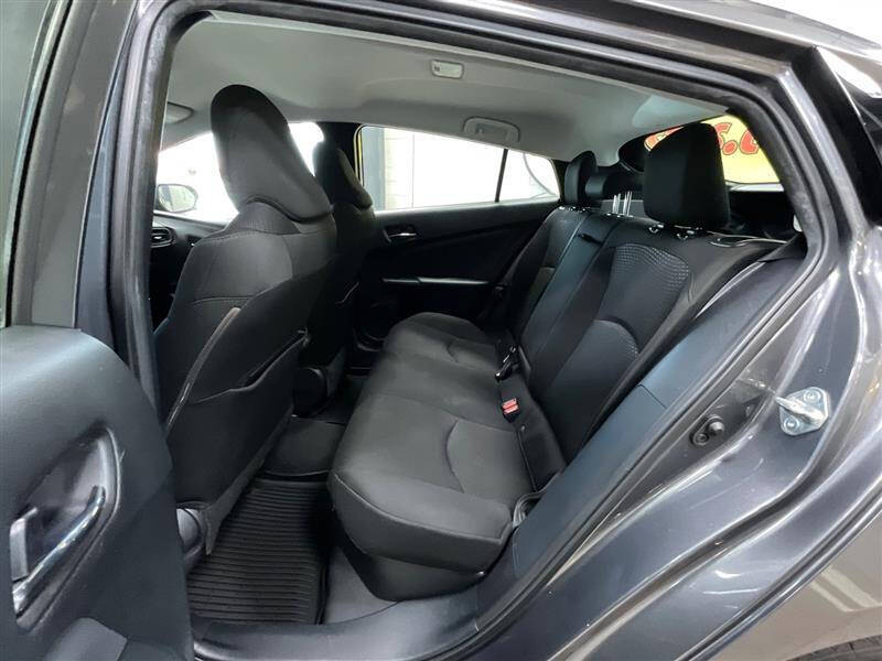 2022 Toyota Prius LE