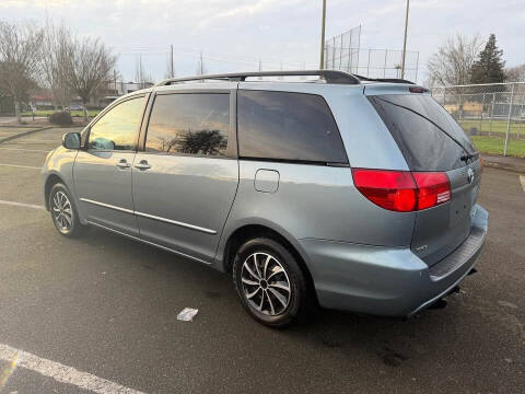 2004 Toyota Sienna LE 7 Passenger
